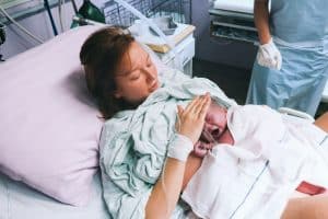 المشيمة العالقة عدم خروج المشيمة العالقة بعد الولادة
