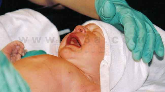 هل تعلم ما سبب صراخ او بكاء الطفل الرضيع لحظة الولادة