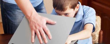 حماية الأطفال عند استخدامهم الإنترنت
