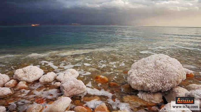 البحر الميت كيف ي عد البحر الميت مميز ا من نواح كثيرة تسعة
