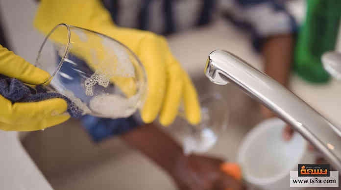 تنظيف الأكواب الزجاجية