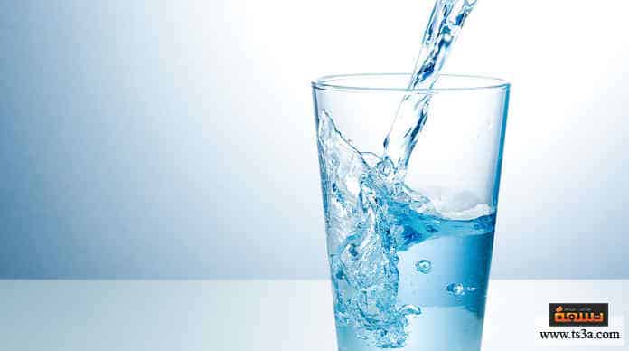 آلام النقرس شرب الكثير من الماء، على الأقل 3 لتر في اليوم الواحد
